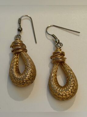 Source Unknown Gold Braided Teardrop Drop Earrings